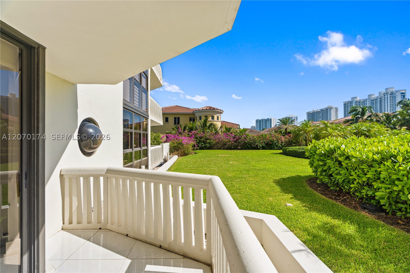 1000 W Island Blvd #202, Aventura FL 33160