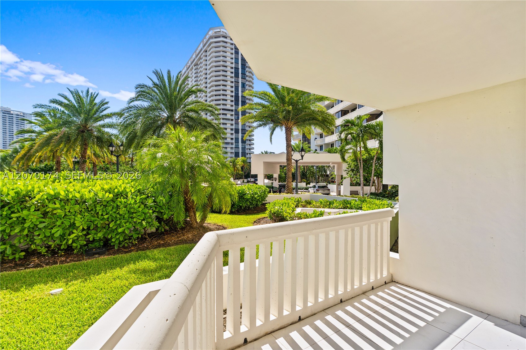 1000 W Island Blvd #202, Aventura FL 33160