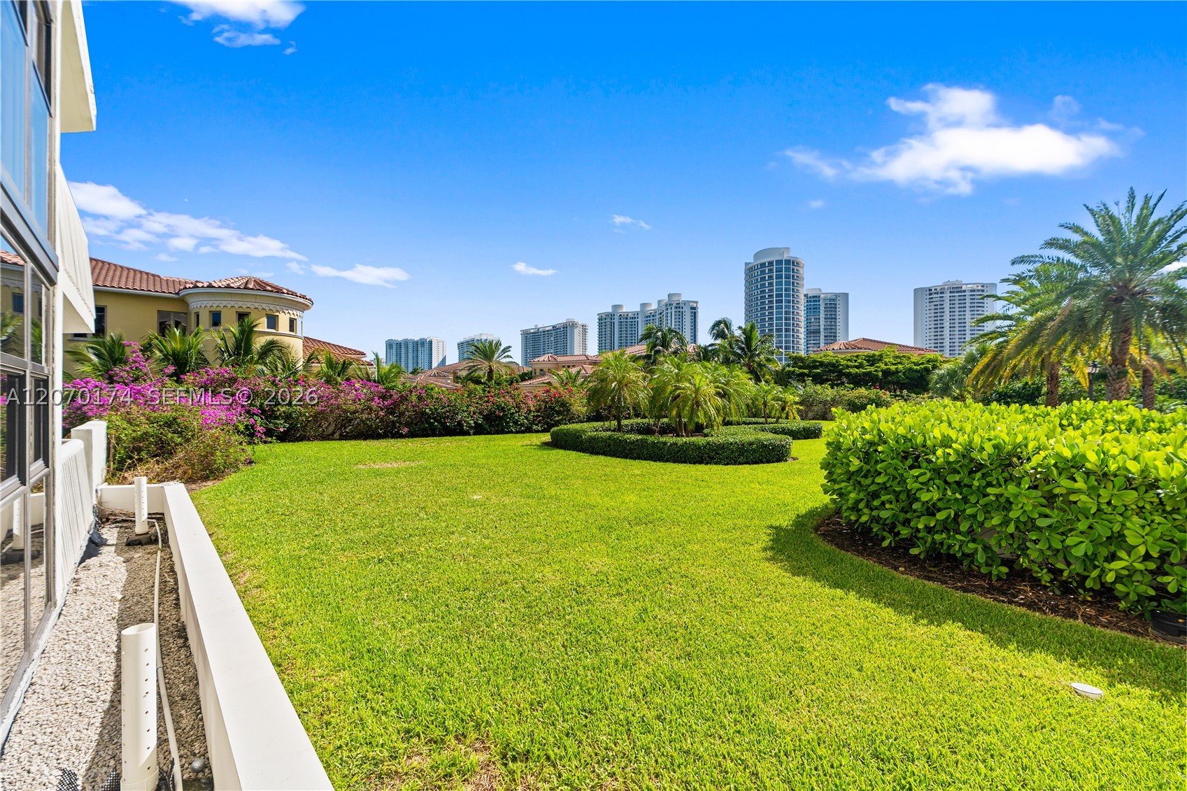 1000 W Island Blvd #202, Aventura FL 33160
