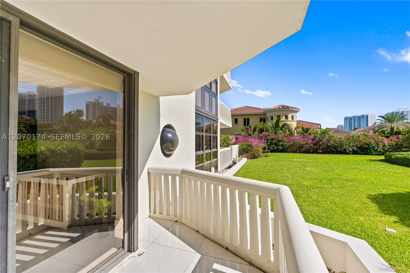 1000 W Island Blvd #202, Aventura FL 33160