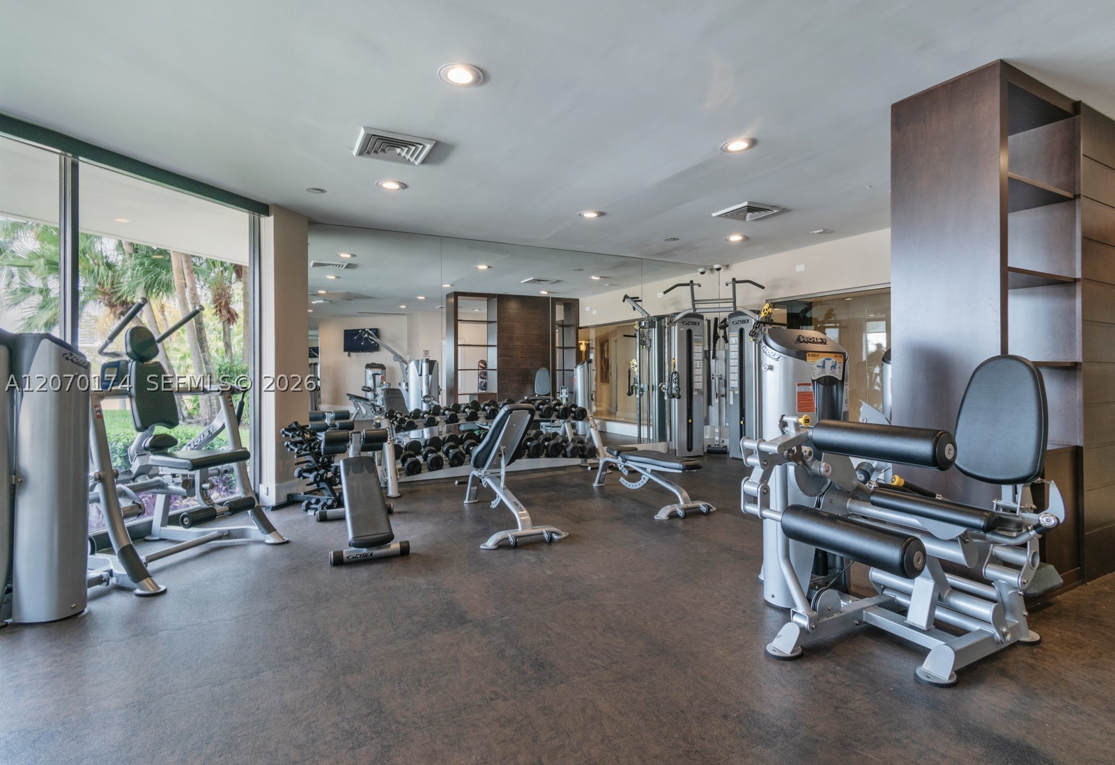 1000 W Island Blvd #202, Aventura FL 33160
