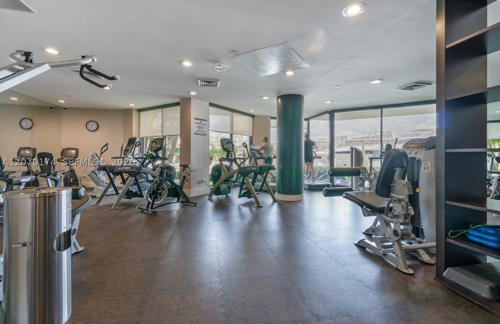 1000 W Island Blvd #202, Aventura FL 33160