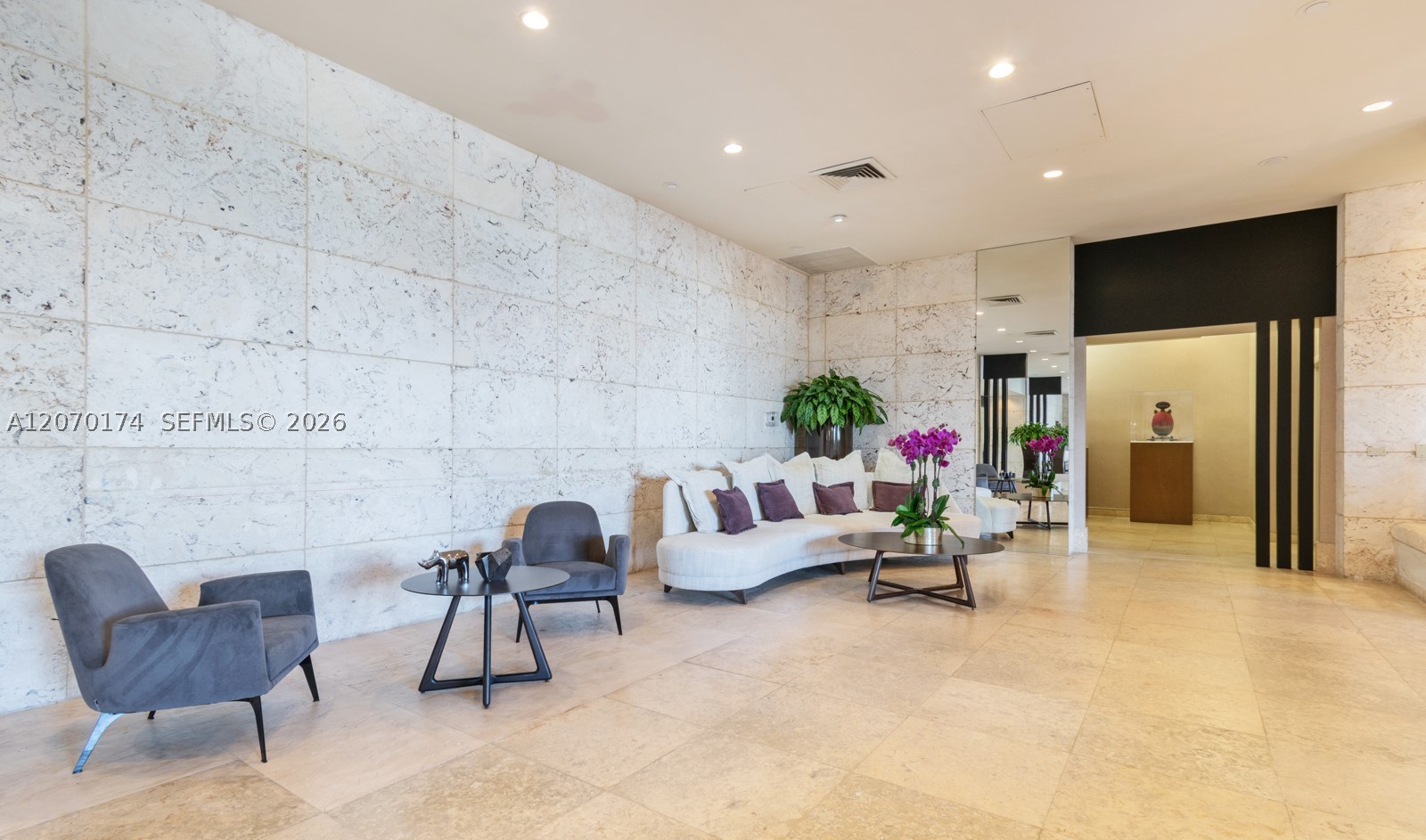 1000 W Island Blvd #202, Aventura FL 33160