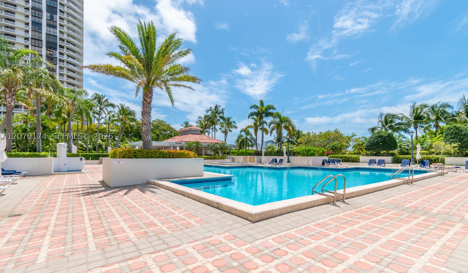 1000 W Island Blvd #202, Aventura FL 33160