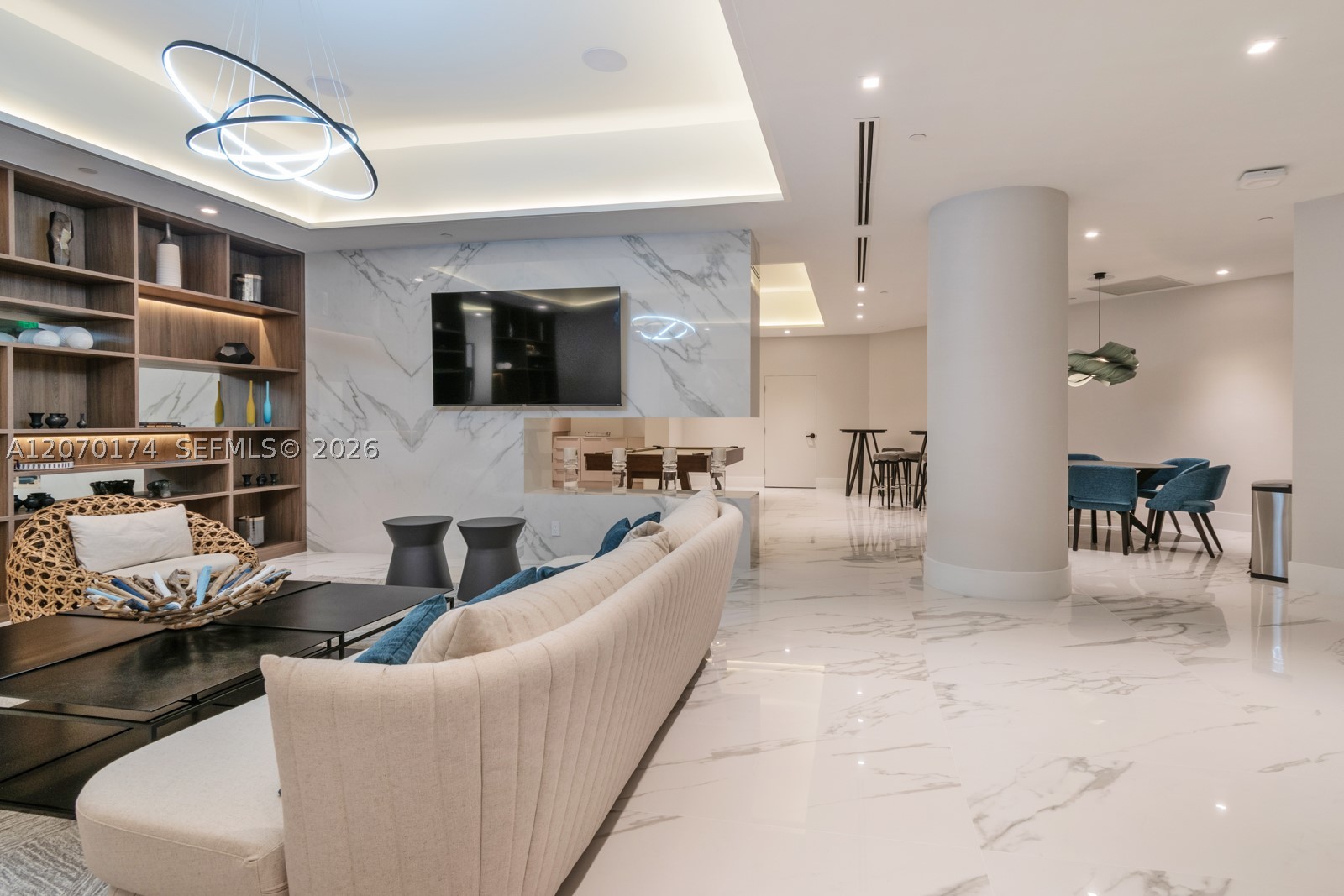 1000 W Island Blvd #202, Aventura FL 33160