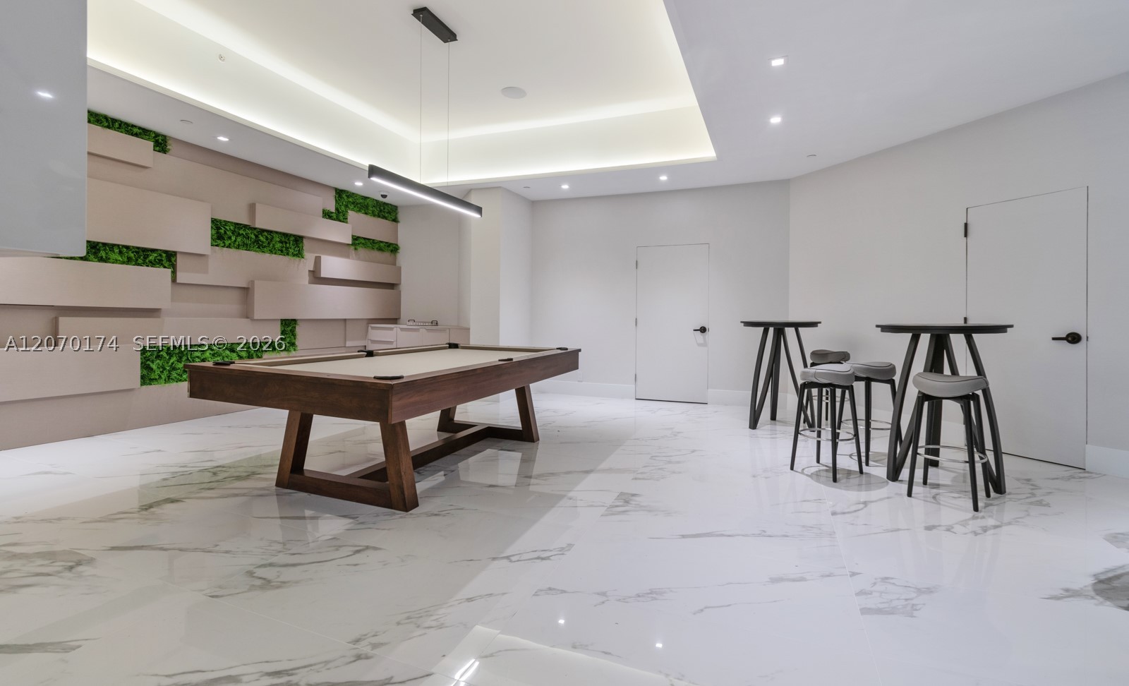 1000 W Island Blvd #202, Aventura FL 33160