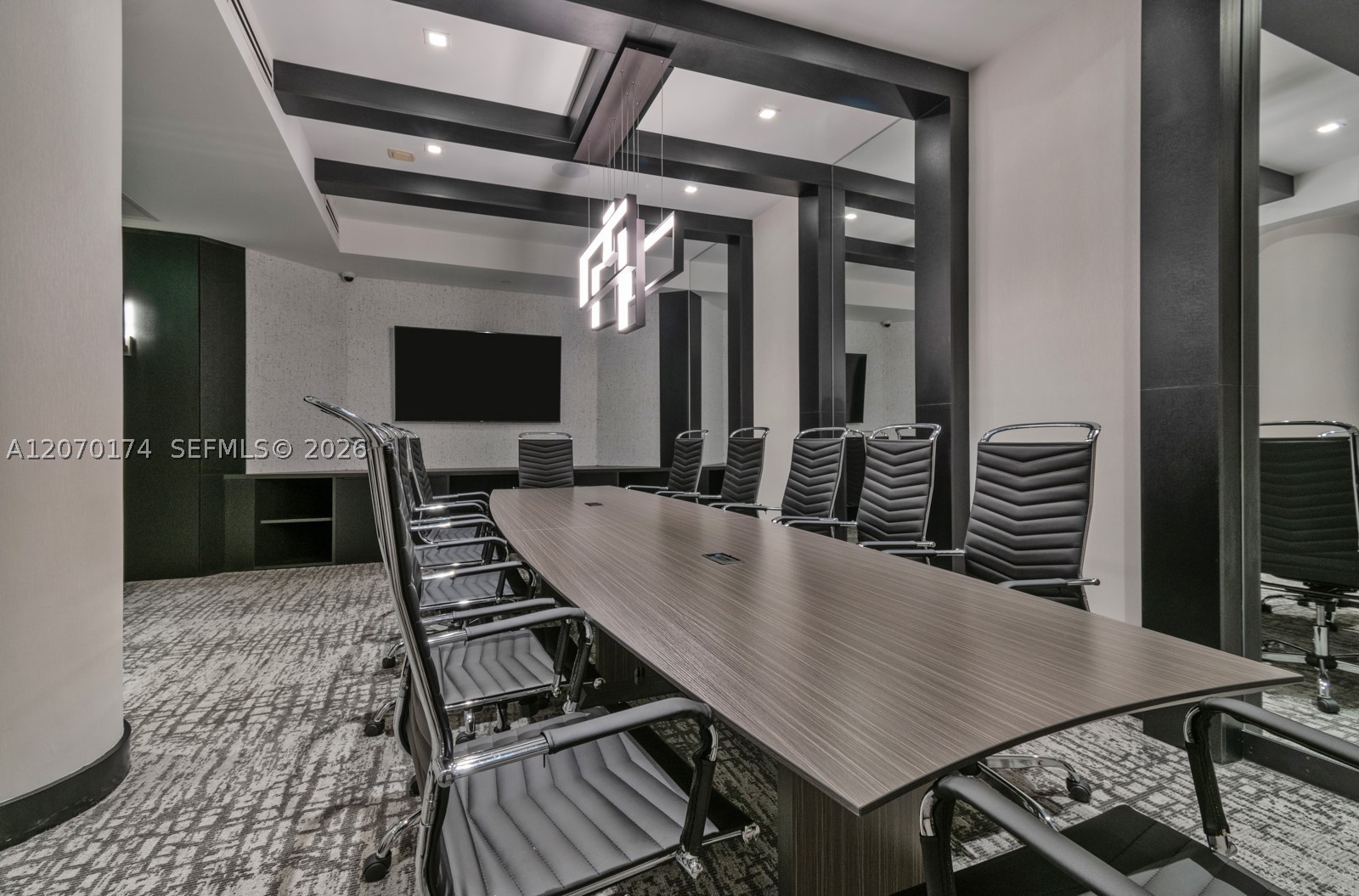 1000 W Island Blvd #202, Aventura FL 33160