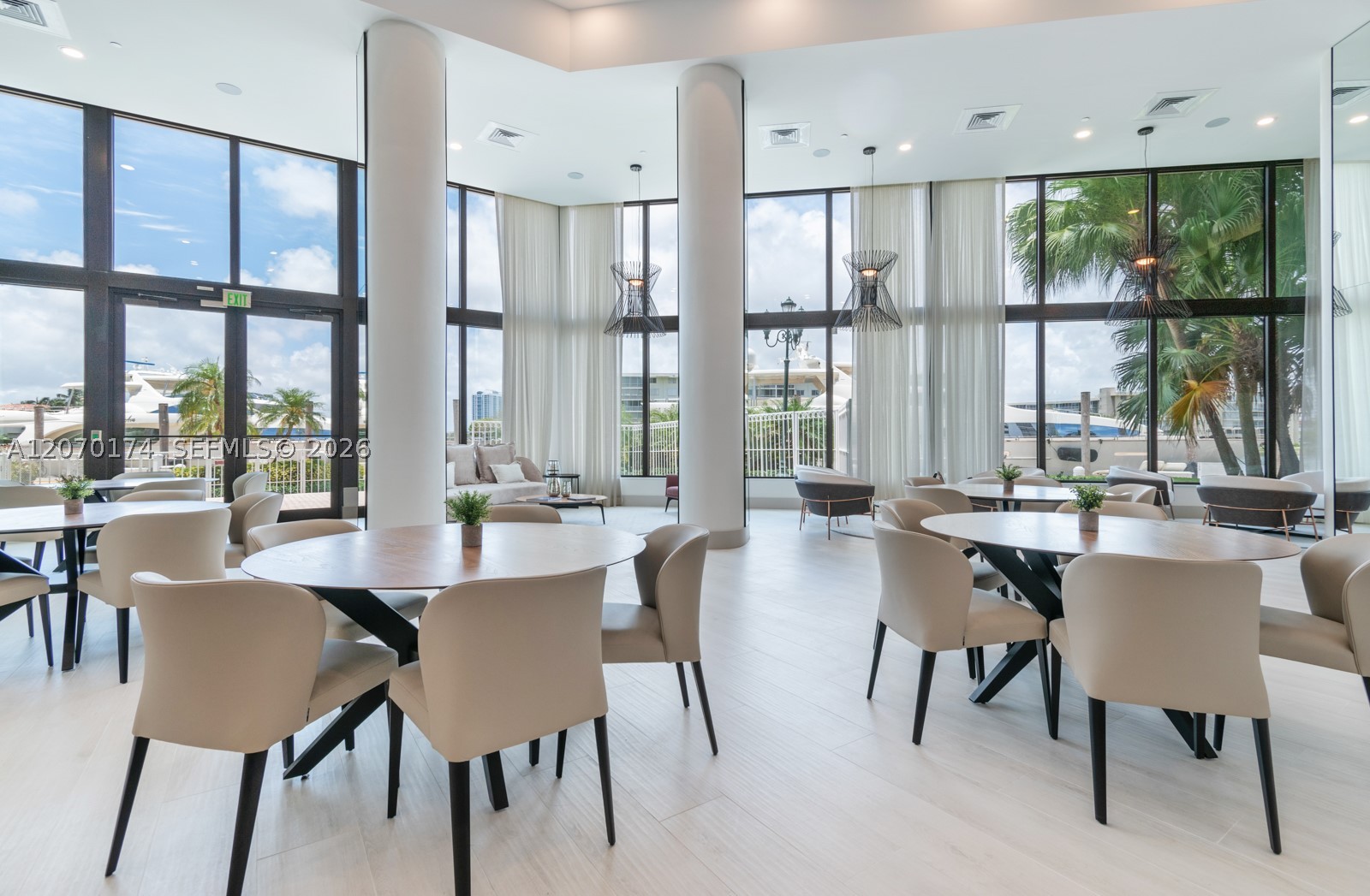 1000 W Island Blvd #202, Aventura FL 33160