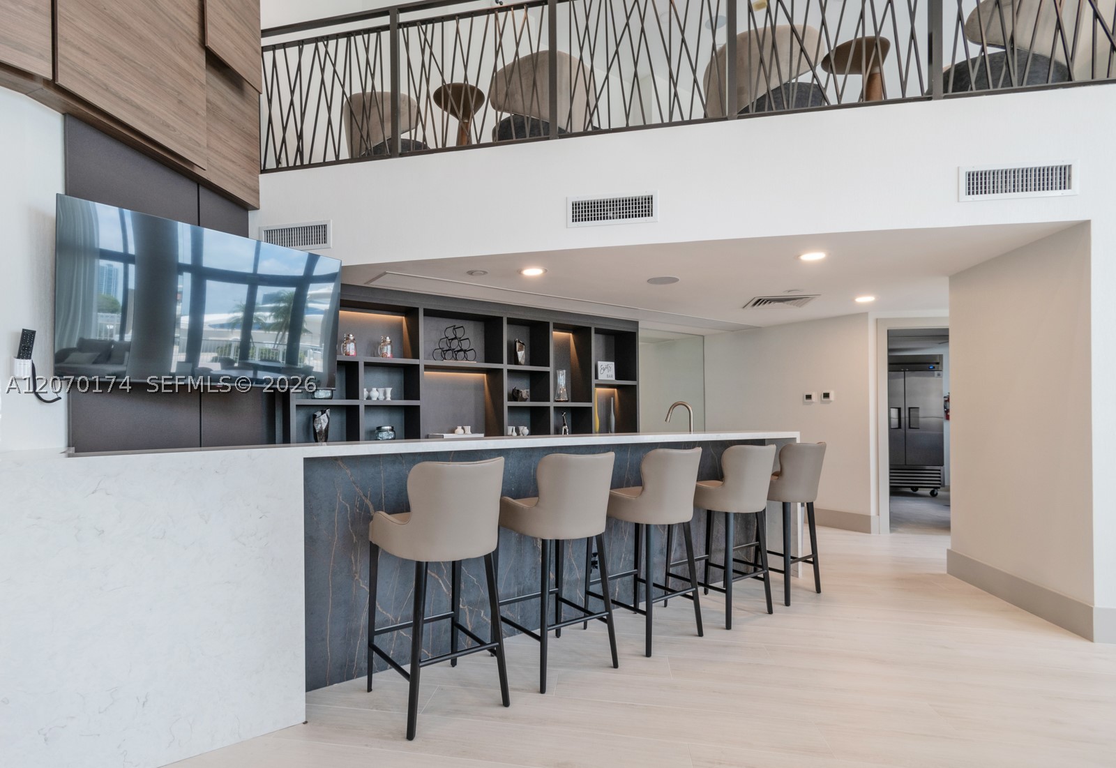 1000 W Island Blvd #202, Aventura FL 33160