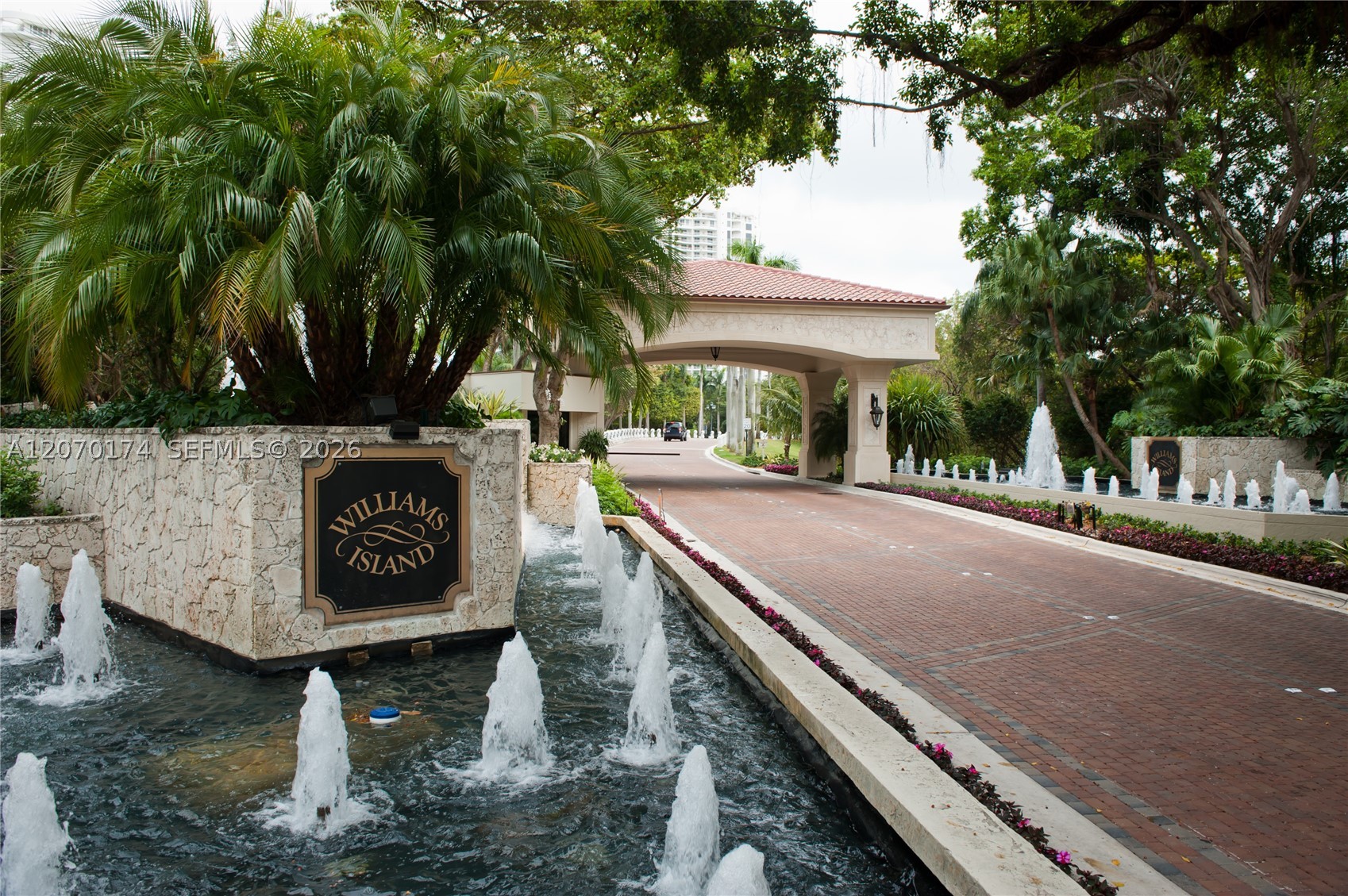 1000 W Island Blvd #202, Aventura FL 33160
