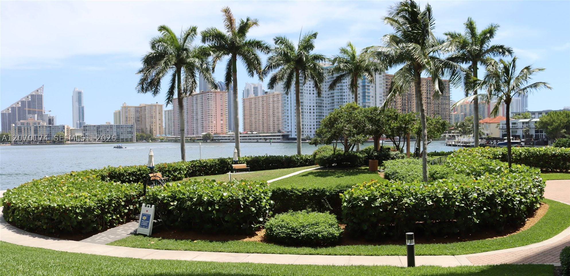 1000 W Island Blvd #202, Aventura FL 33160