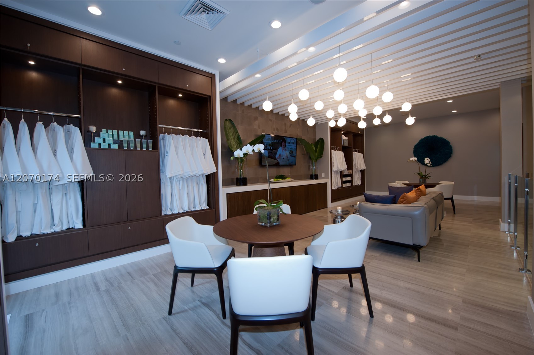 1000 W Island Blvd #202, Aventura FL 33160