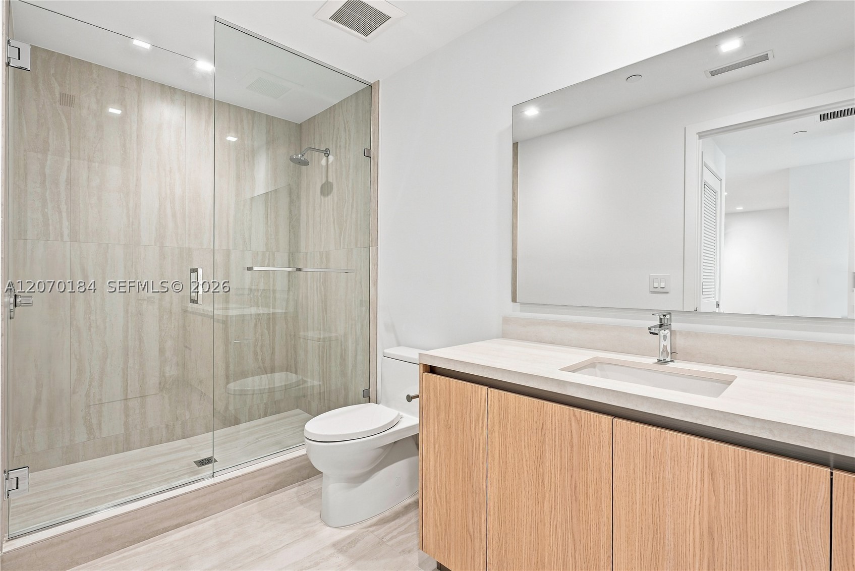 2411 Laguna Cir #1402, Miami FL 33181