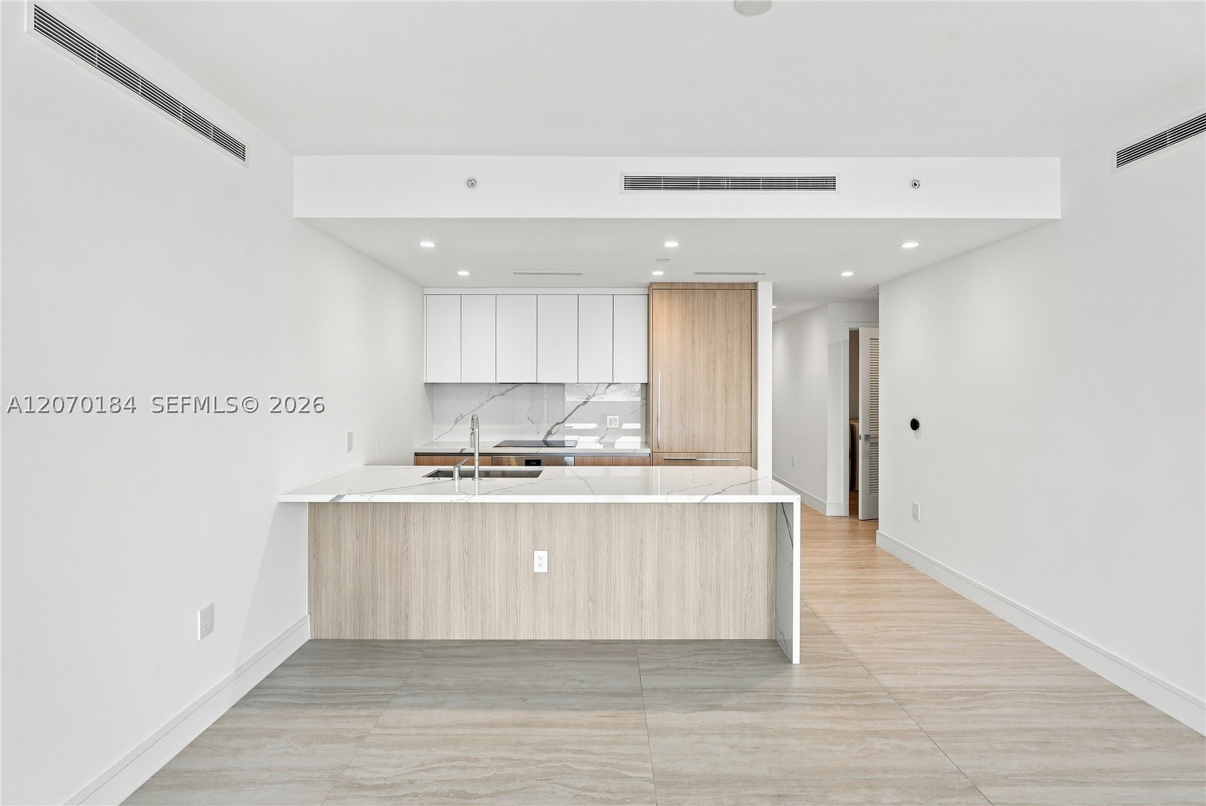 2411 Laguna Cir #1402, Miami FL 33181