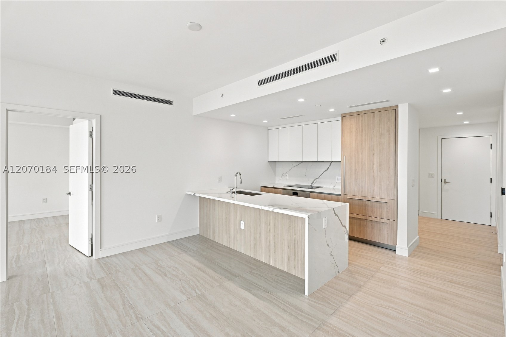 2411 Laguna Cir #1402, Miami FL 33181