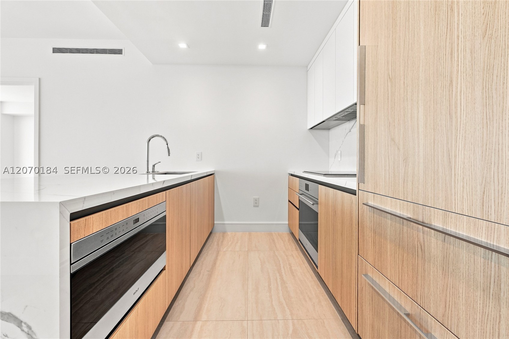 2411 Laguna Cir #1402, Miami FL 33181