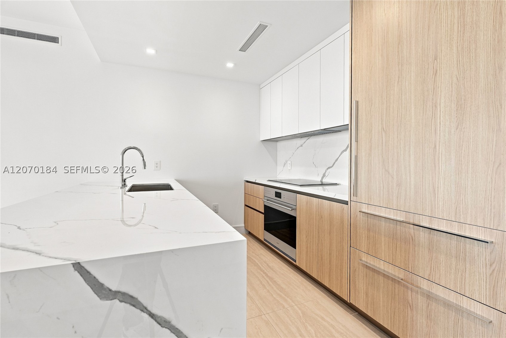 2411 Laguna Cir #1402, Miami FL 33181