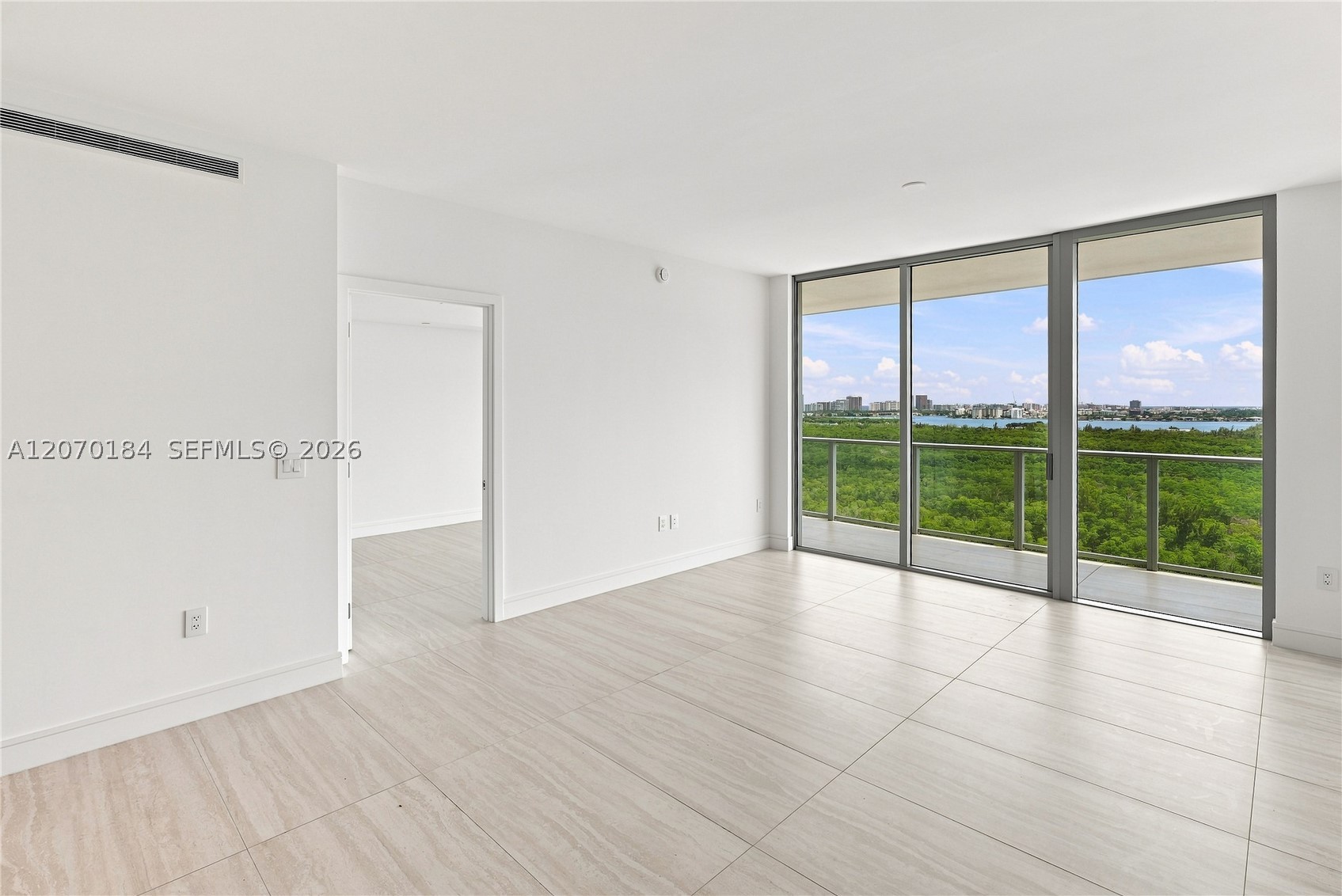 2411 Laguna Cir #1402, Miami FL 33181