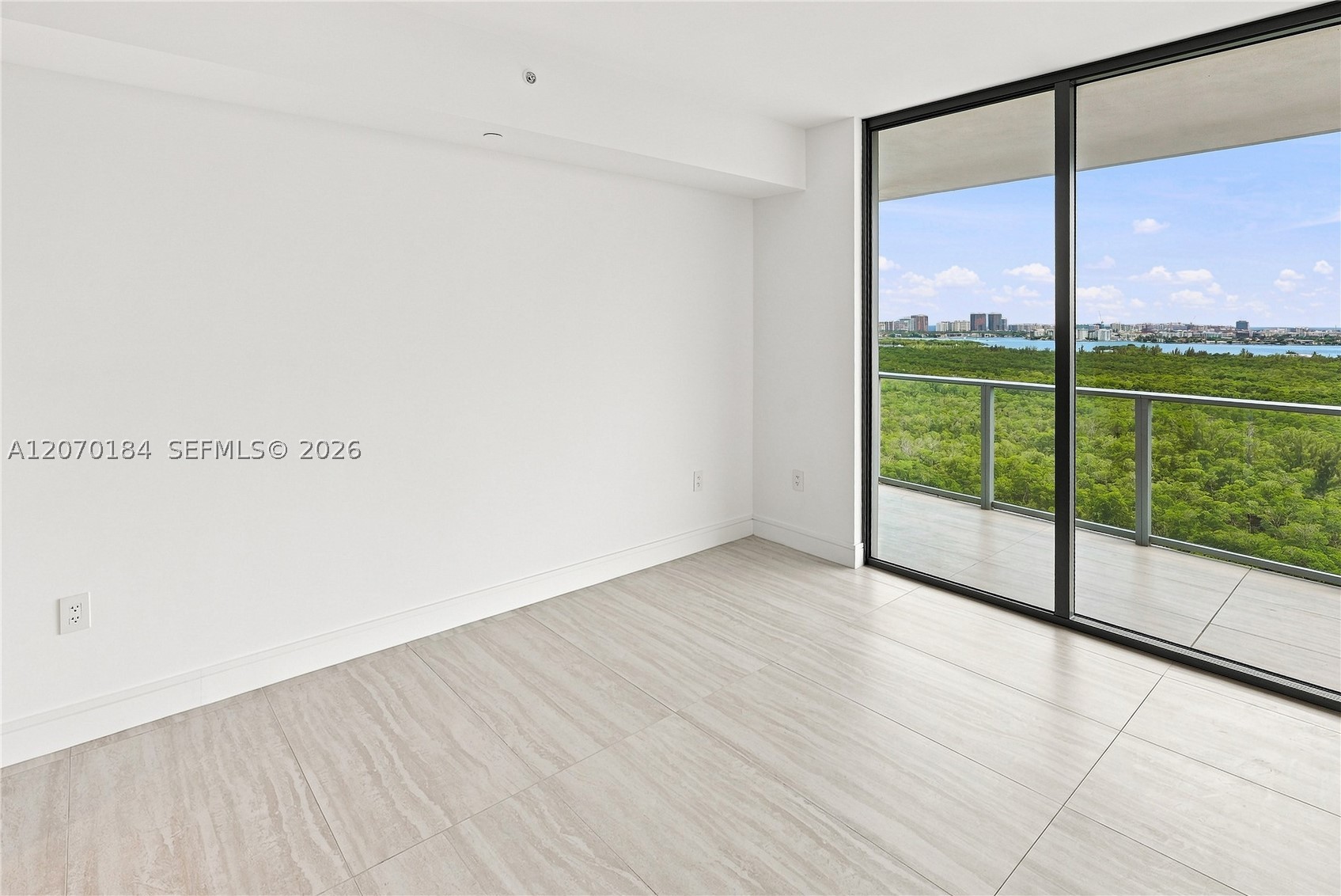 2411 Laguna Cir #1402, Miami FL 33181
