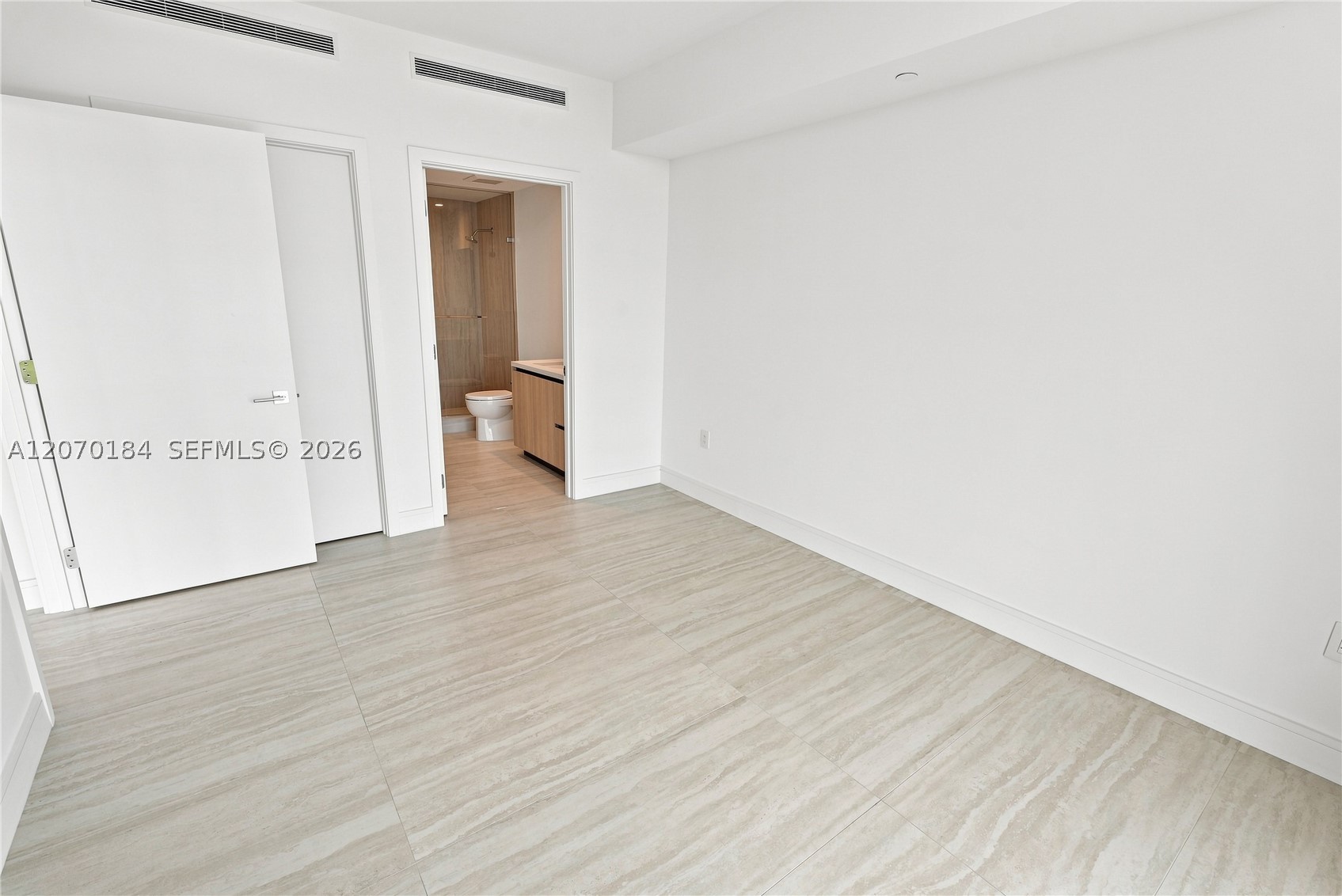 2411 Laguna Cir #1402, Miami FL 33181