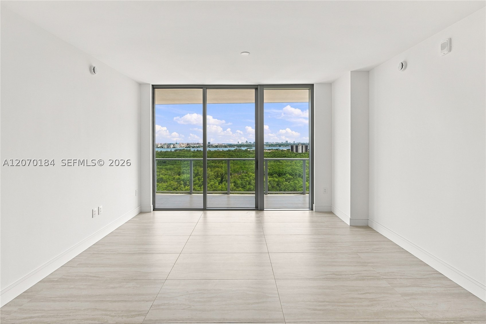 2411 Laguna Cir #1402, Miami FL 33181