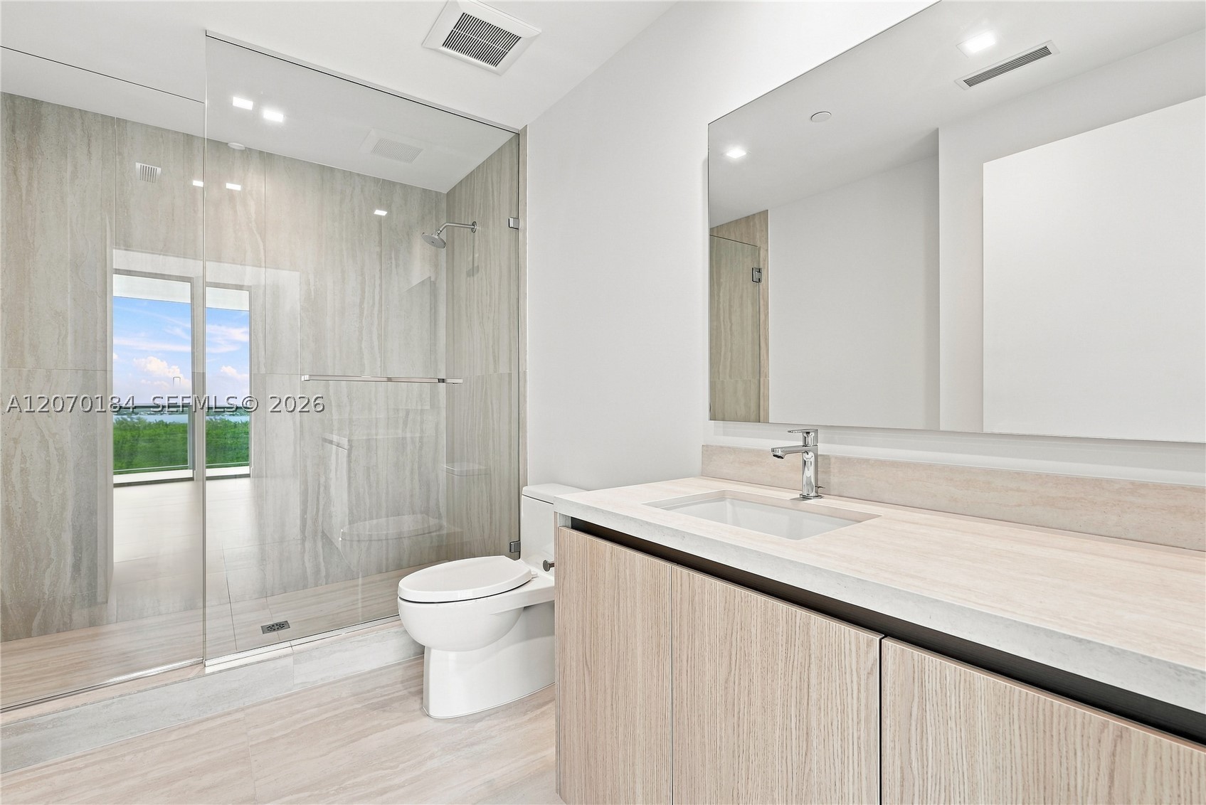 2411 Laguna Cir #1402, Miami FL 33181
