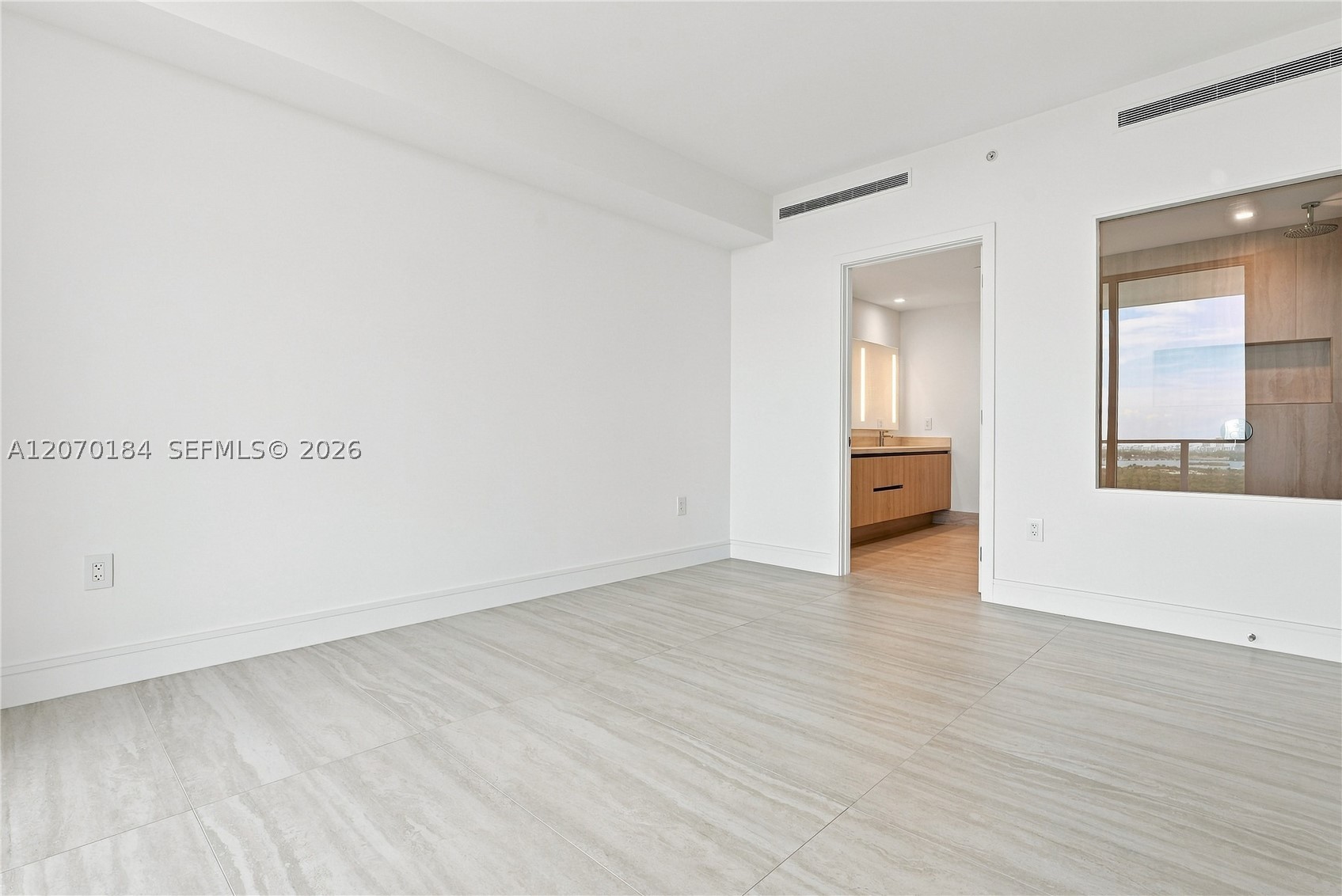 2411 Laguna Cir #1402, Miami FL 33181