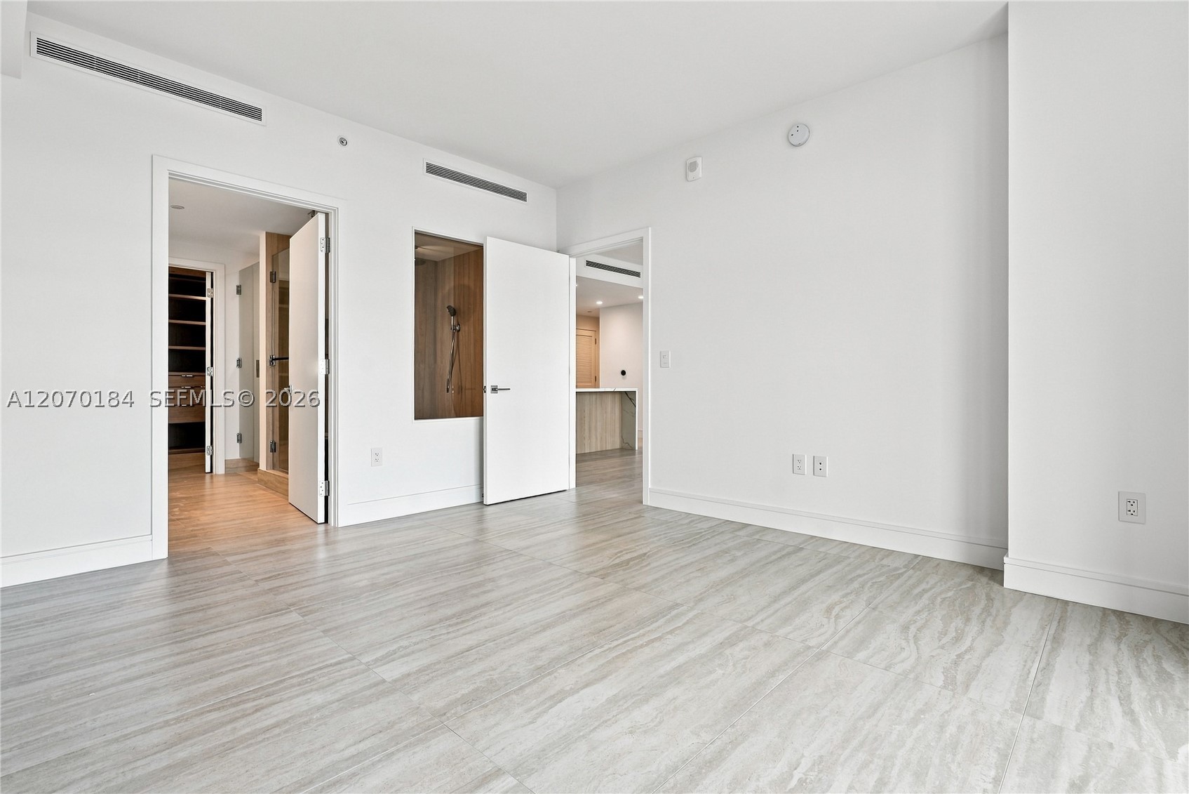 2411 Laguna Cir #1402, Miami FL 33181