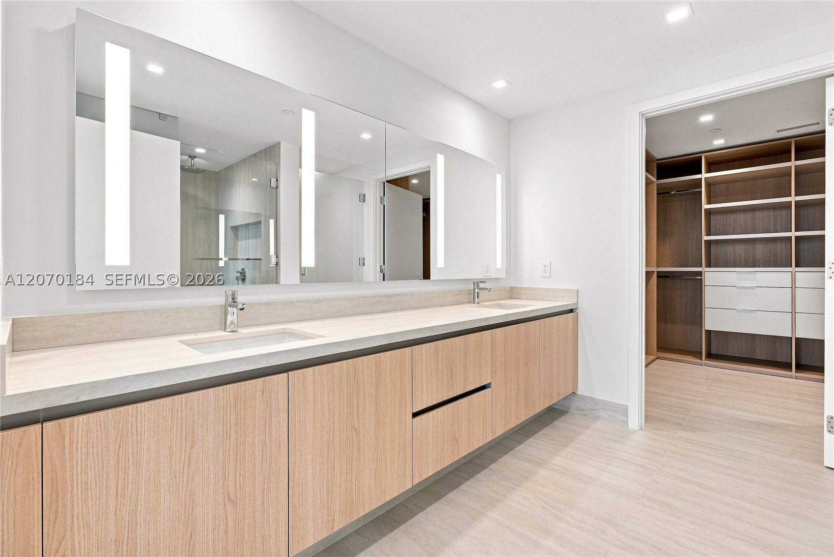 2411 Laguna Cir #1402, Miami FL 33181