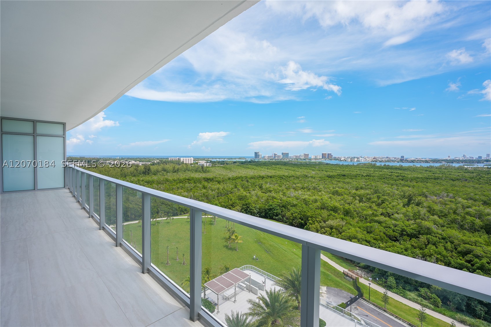2411 Laguna Cir #1402, Miami FL 33181