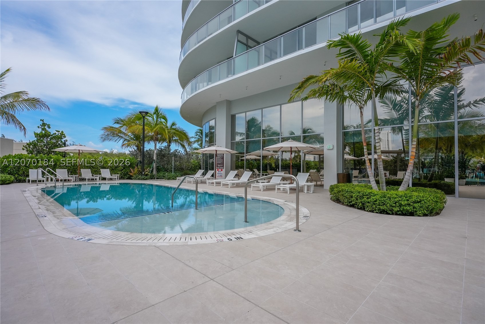 2411 Laguna Cir #1402, Miami FL 33181