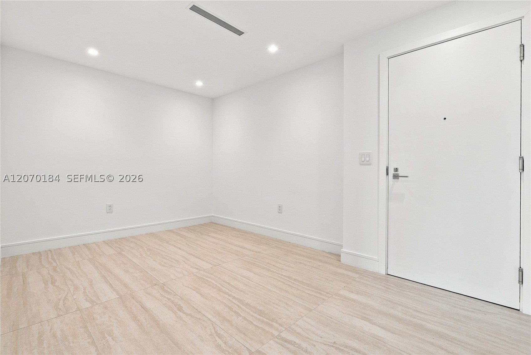 2411 Laguna Cir #1402, Miami FL 33181