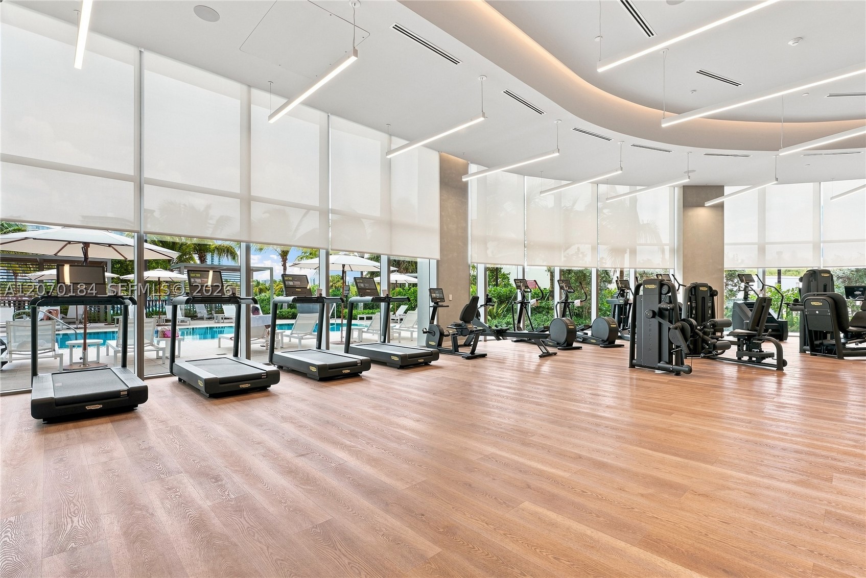 2411 Laguna Cir #1402, Miami FL 33181