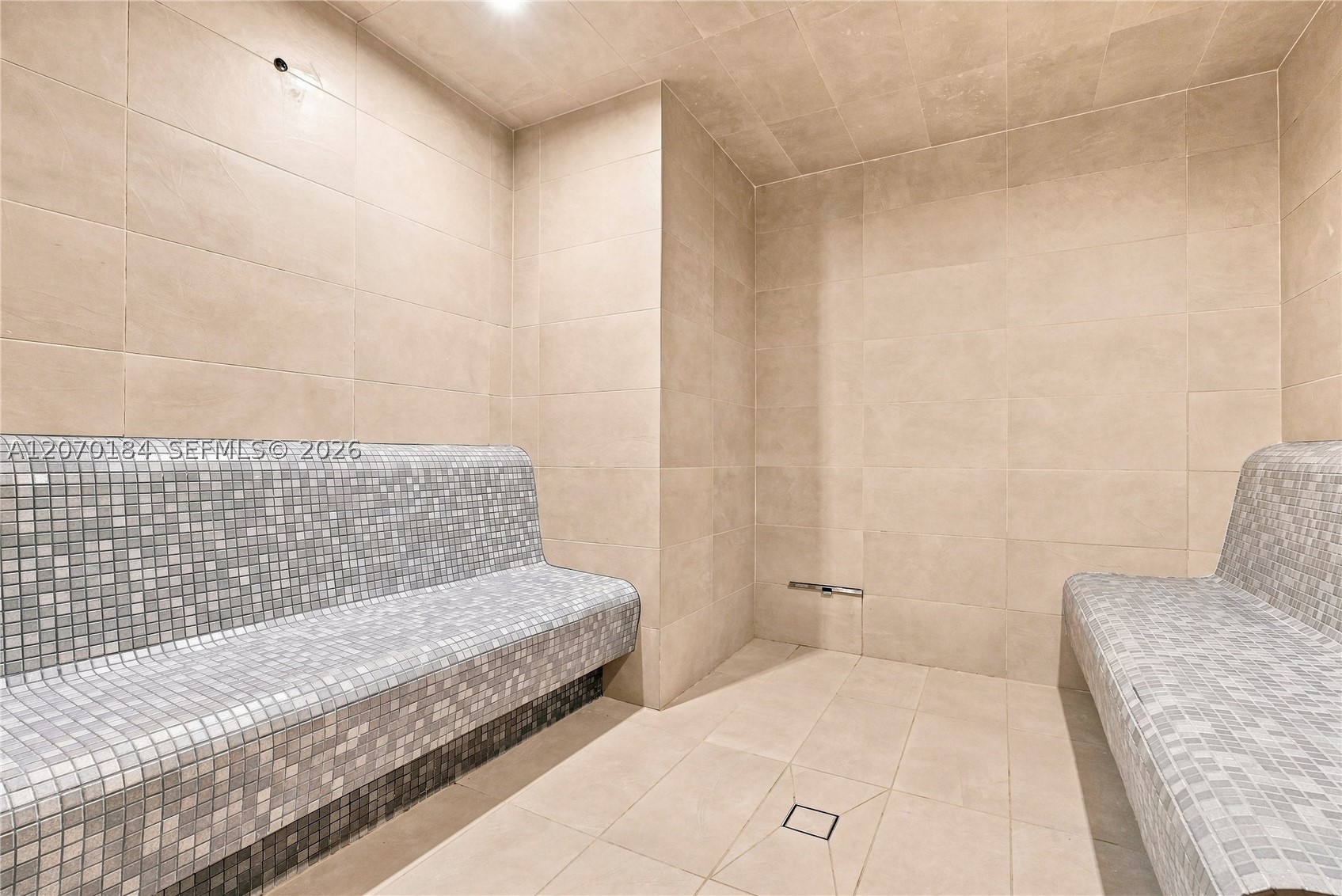 2411 Laguna Cir #1402, Miami FL 33181
