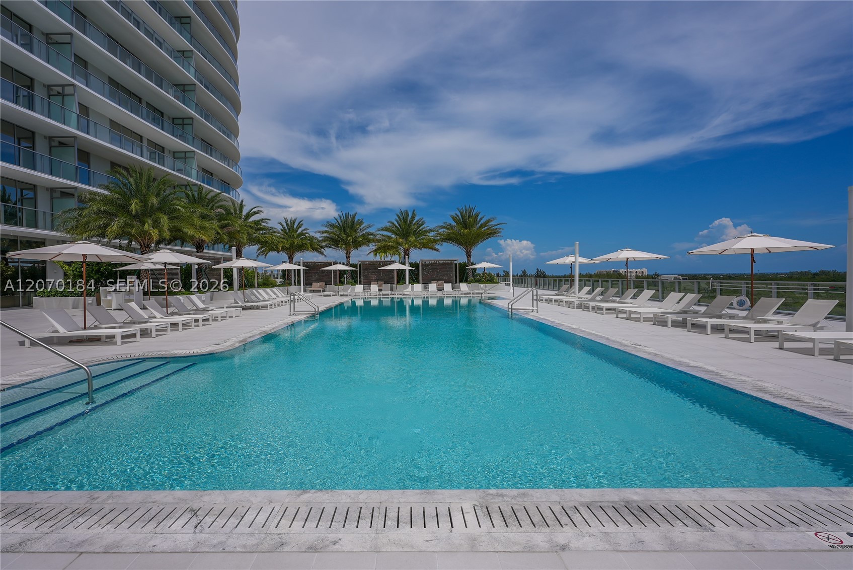 2411 Laguna Cir #1402, Miami FL 33181