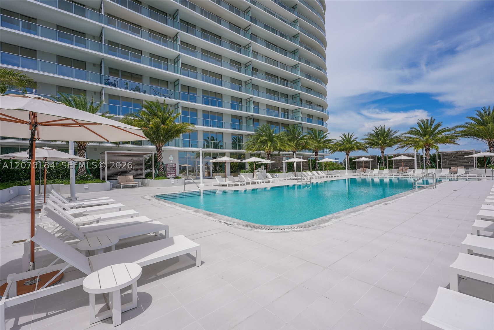 2411 Laguna Cir #1402, Miami FL 33181
