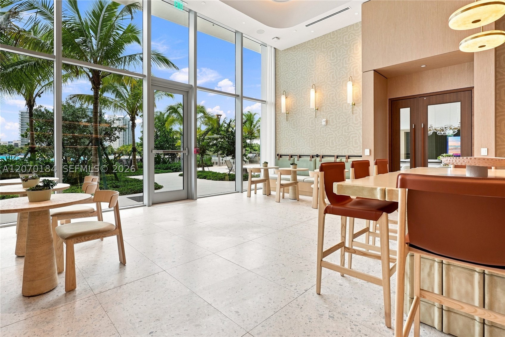 2411 Laguna Cir #1402, Miami FL 33181