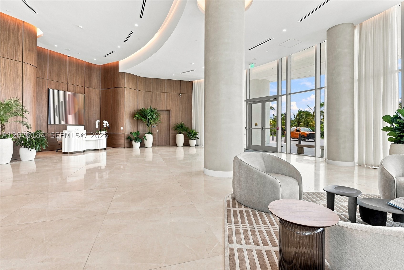 2411 Laguna Cir #1402, Miami FL 33181