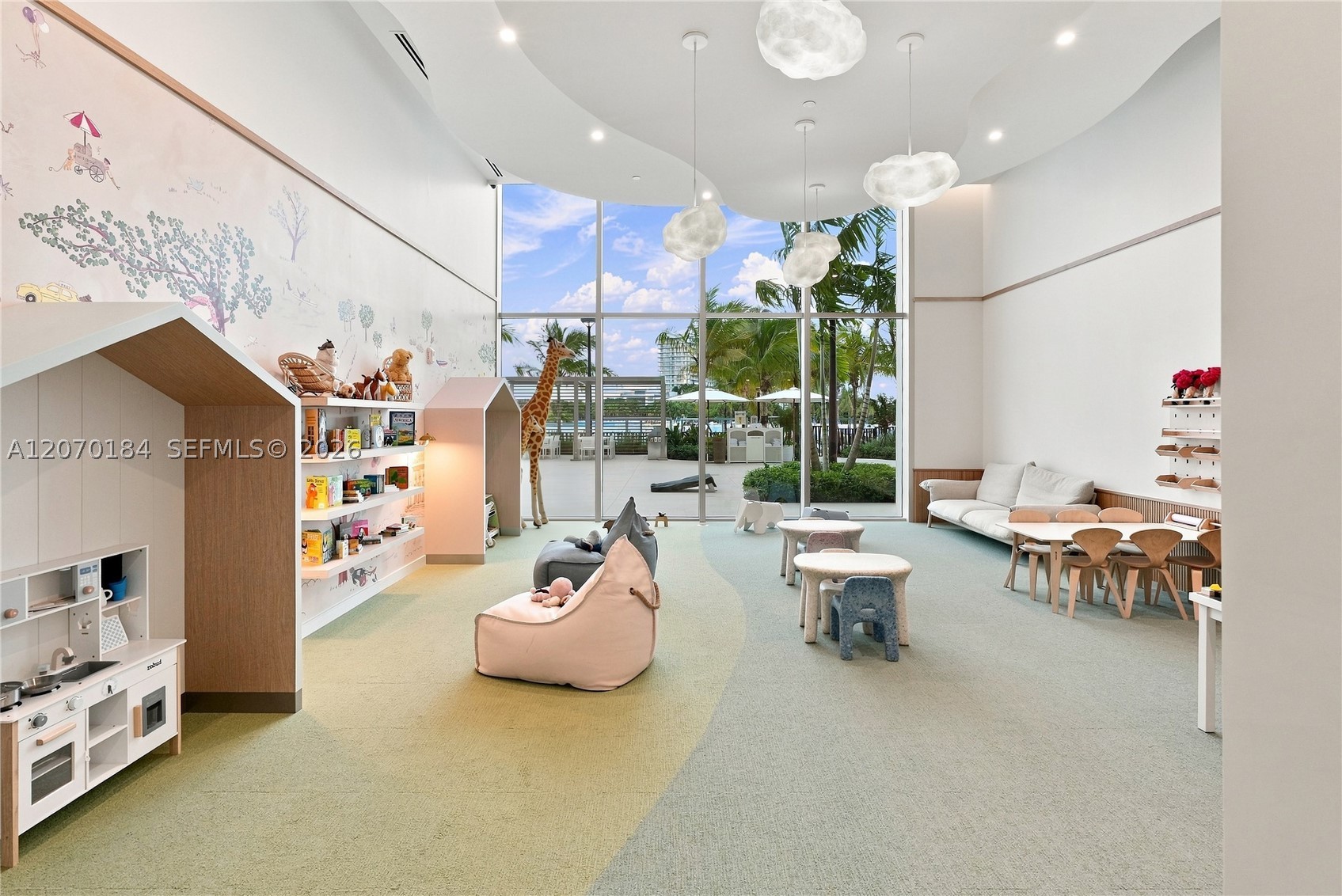 2411 Laguna Cir #1402, Miami FL 33181