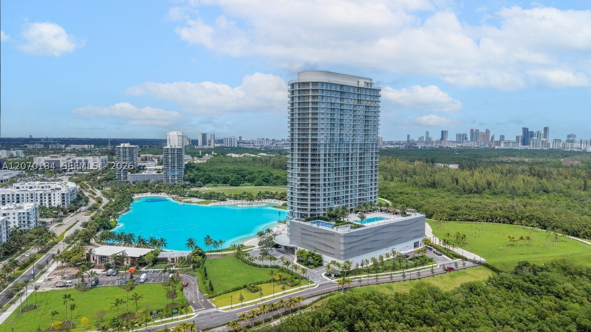 2411 Laguna Cir #1402, Miami FL 33181