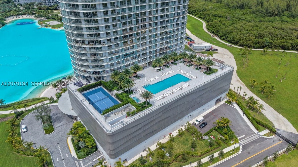 2411 Laguna Cir #1402, Miami FL 33181