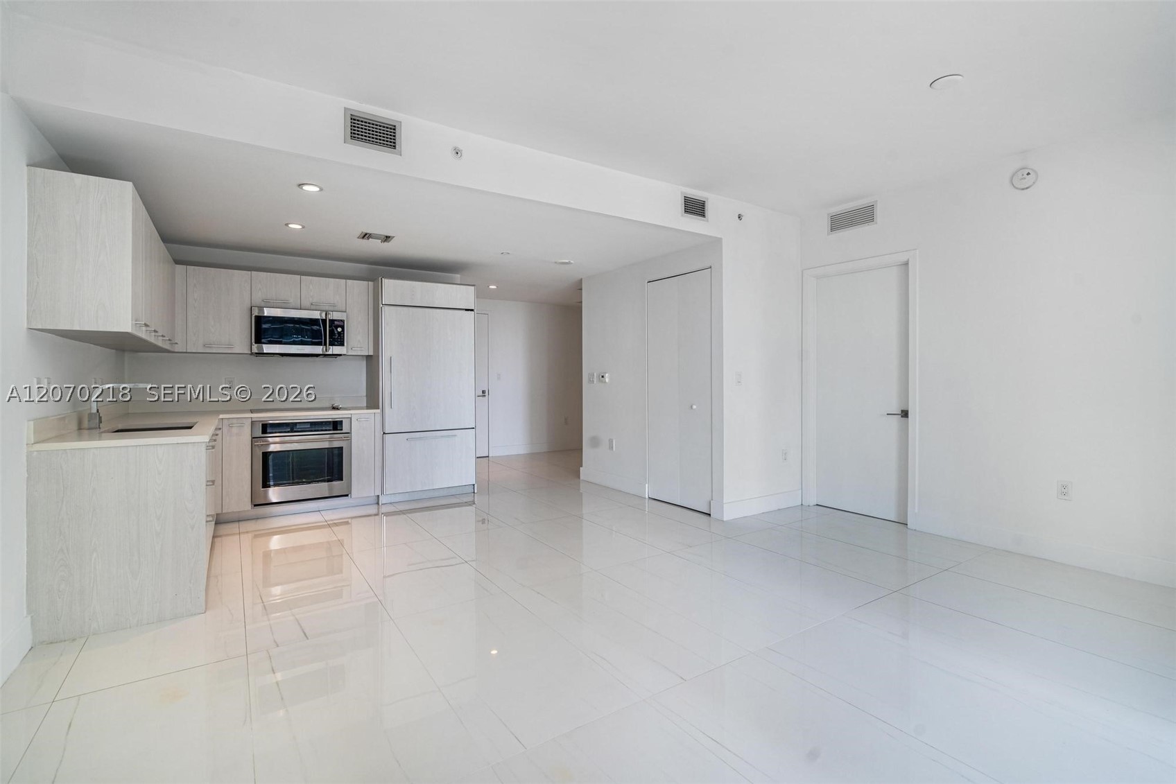 45 SW 9th St #2002, Miami FL 33130