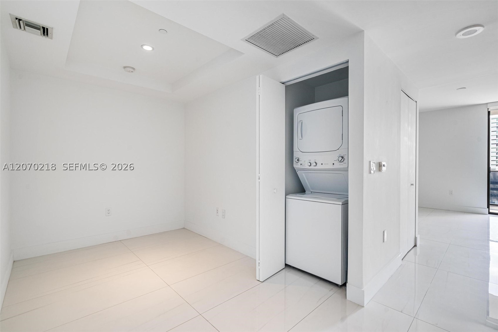 45 SW 9th St #2002, Miami FL 33130