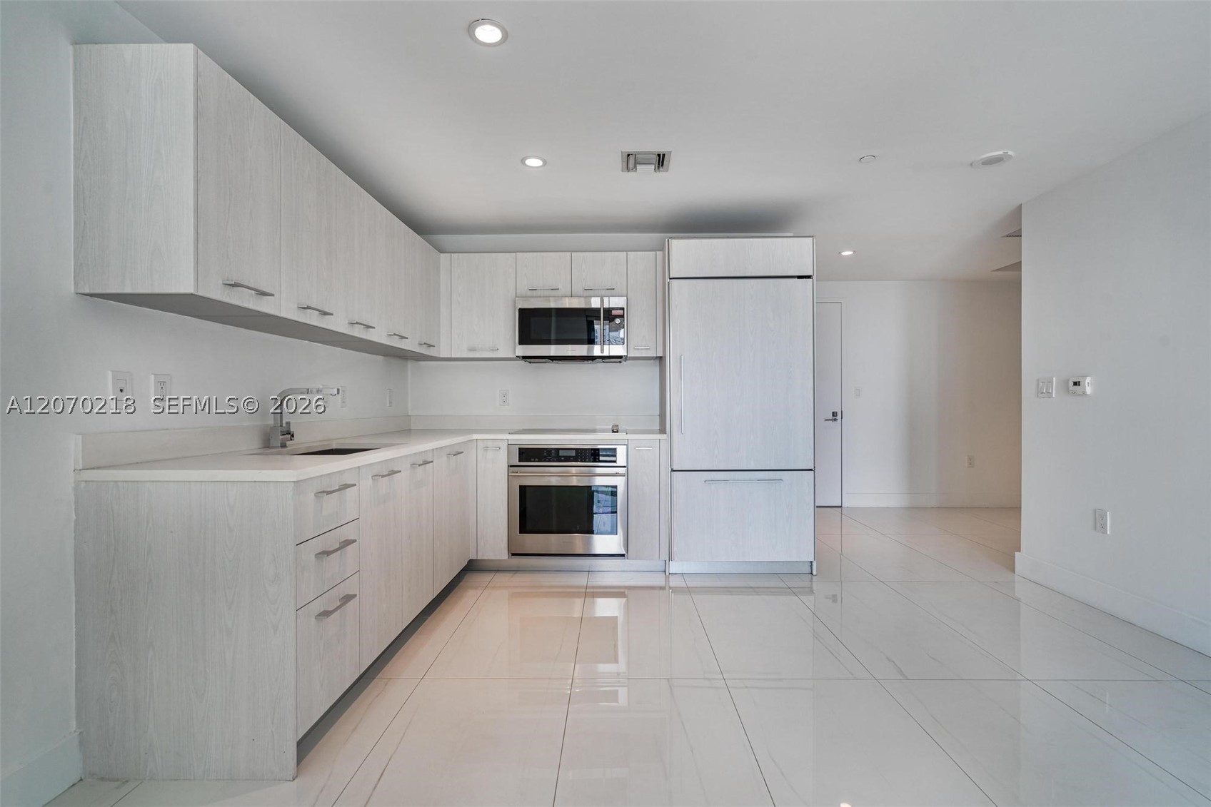 45 SW 9th St #2002, Miami FL 33130