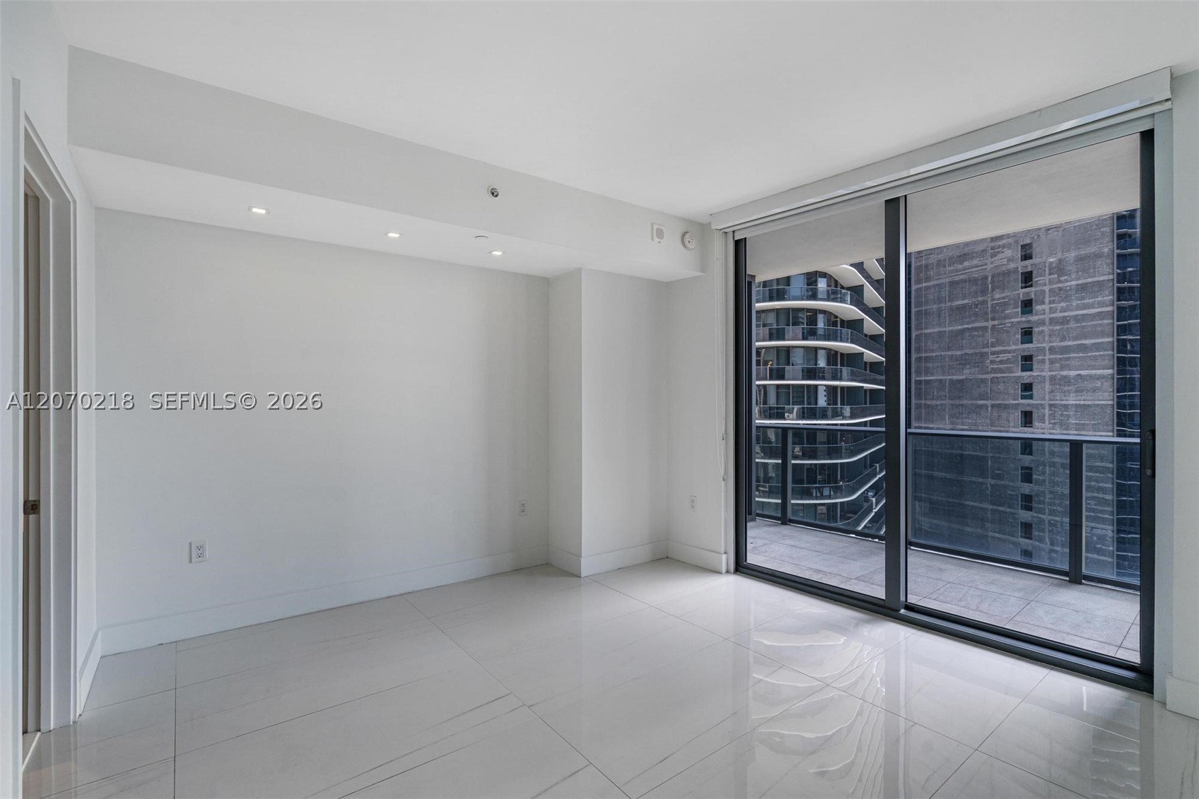 45 SW 9th St #2002, Miami FL 33130