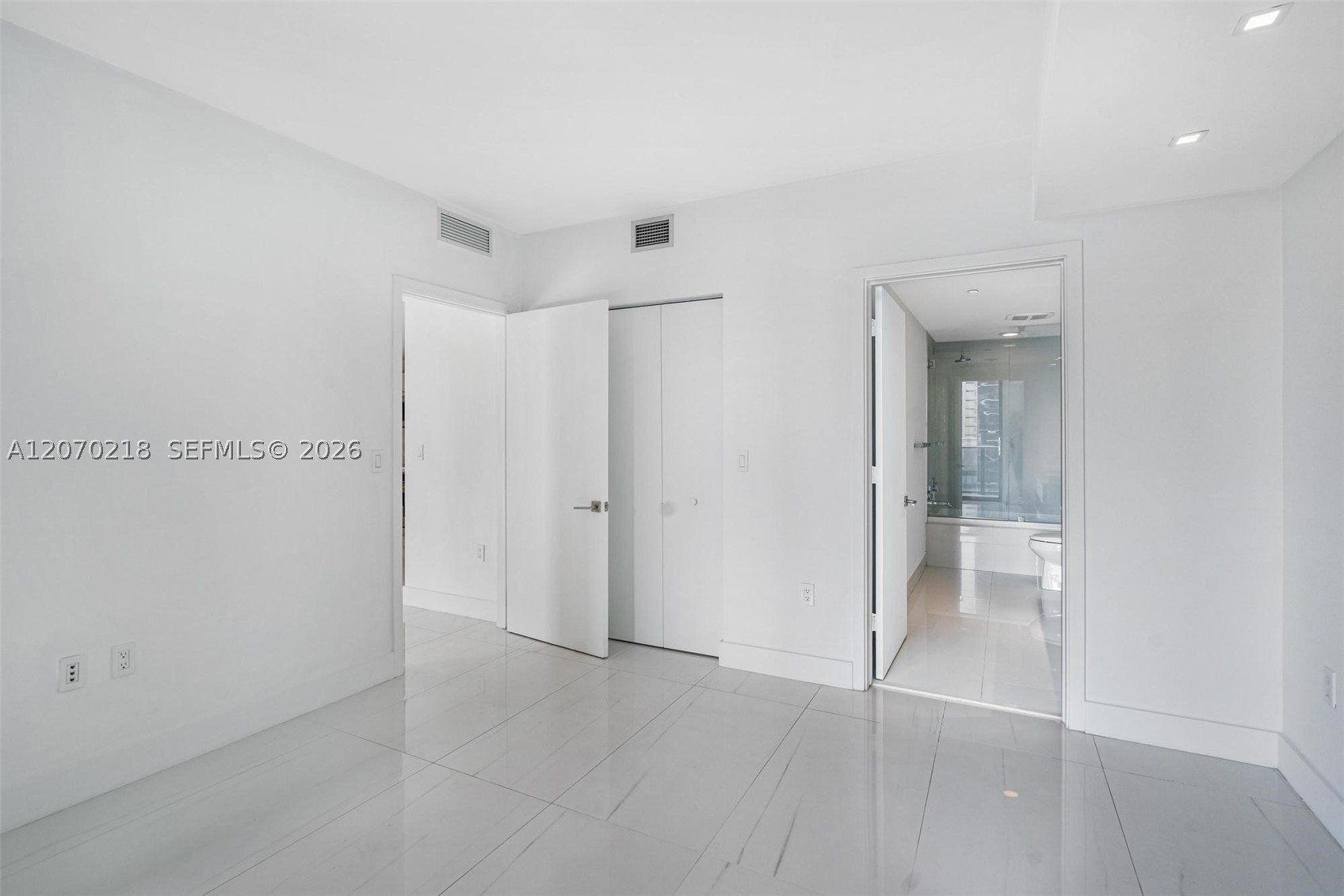45 SW 9th St #2002, Miami FL 33130