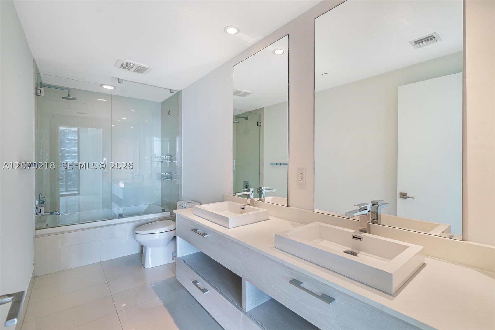 45 SW 9th St #2002, Miami FL 33130