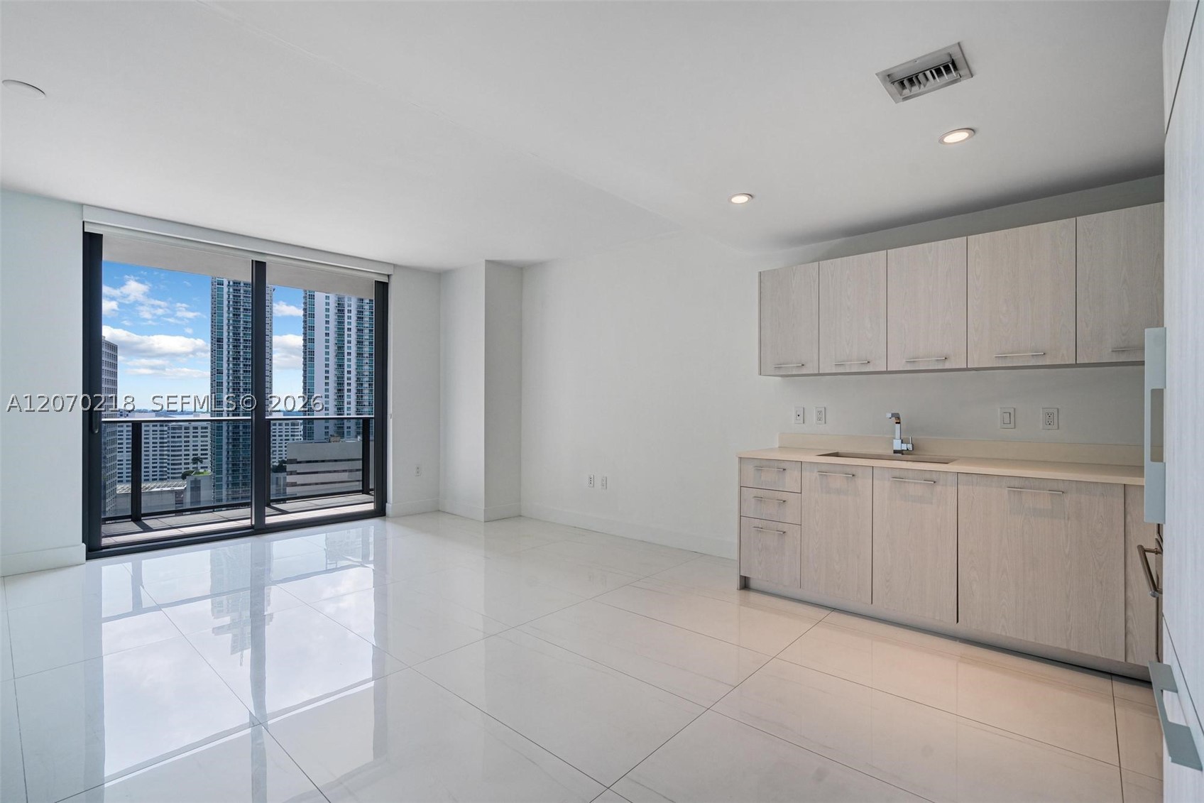45 SW 9th St #2002, Miami FL 33130