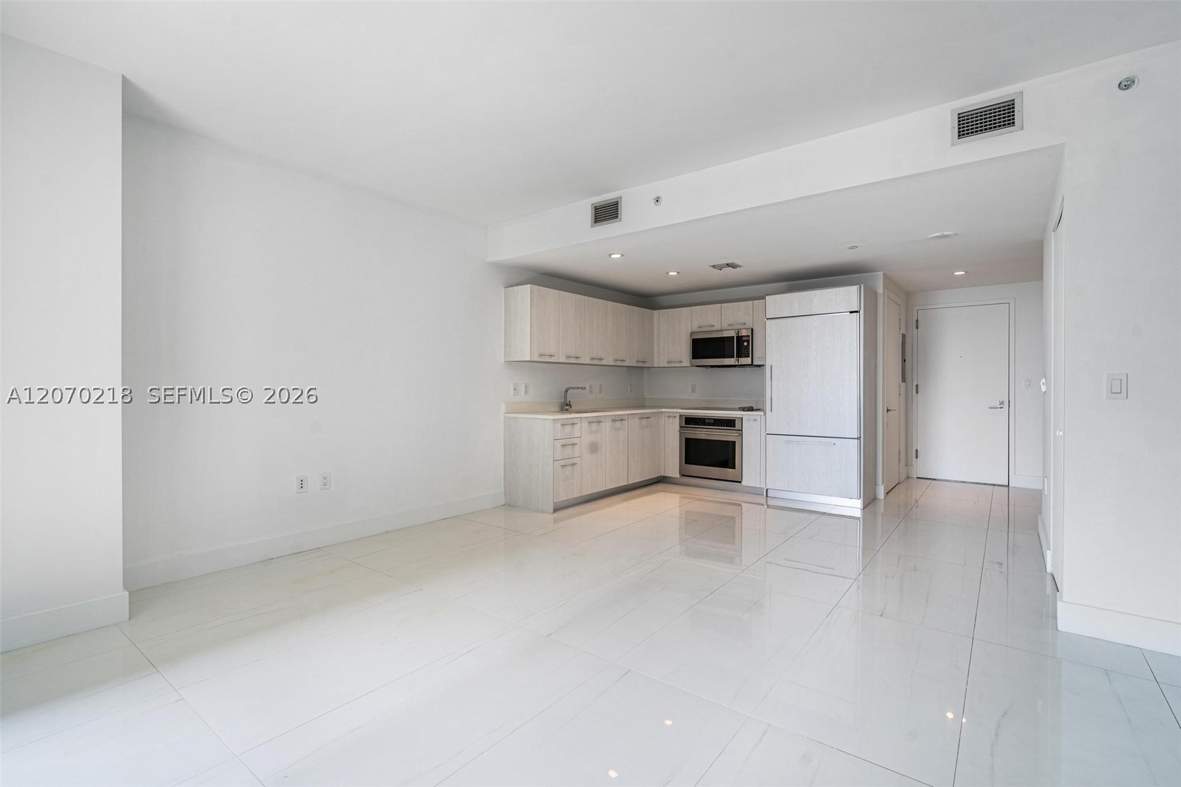 45 SW 9th St #2002, Miami FL 33130