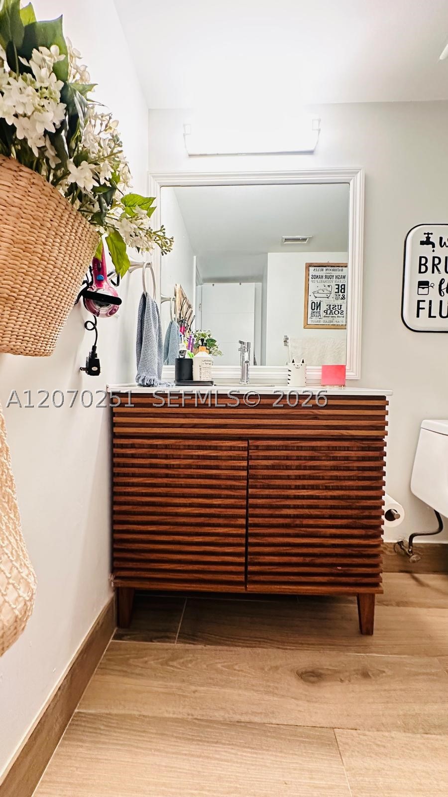 223 Lakeview Dr #204, Weston FL 33326